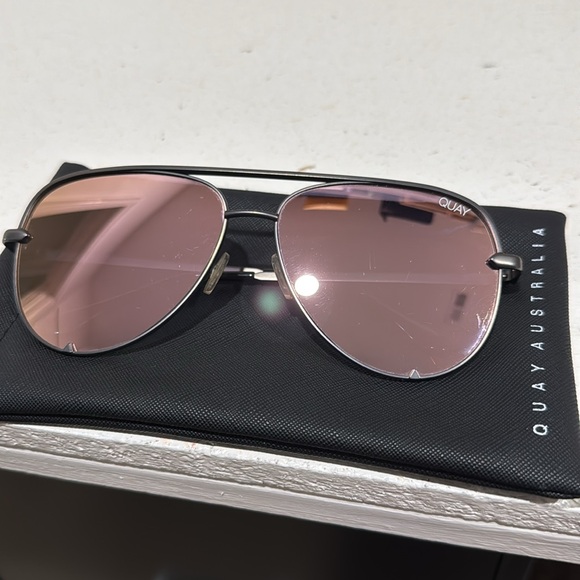 Quay x Desi High Key Rose Sunglasses - Picture 4 of 6